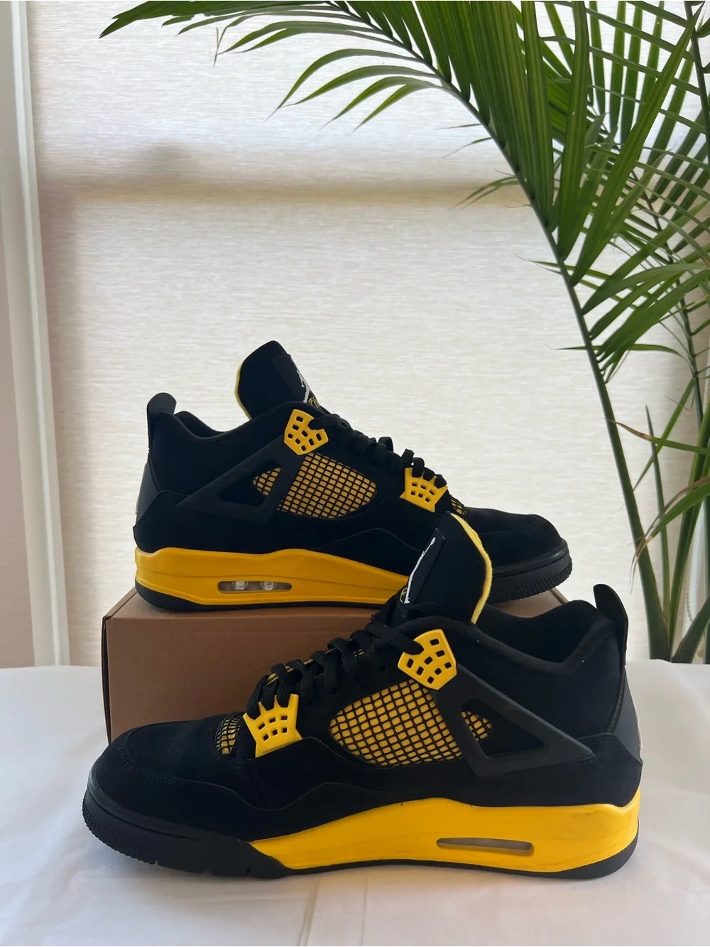 Nike Air Jordan 4 Retro Thunder 2023 Men’s Size 13 Black Yellow Shoes